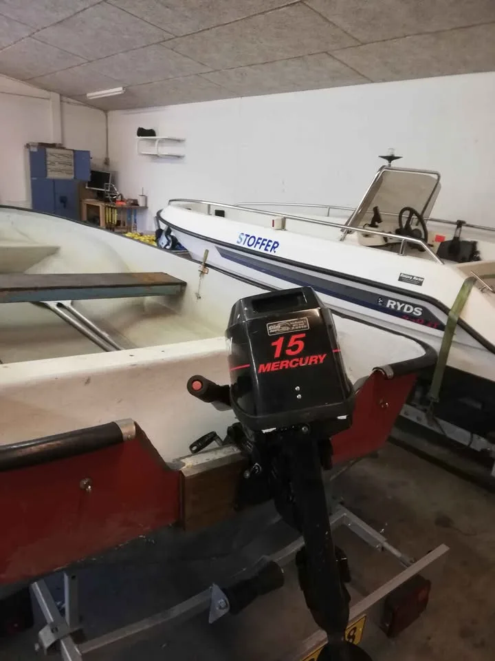 Ældre jolle me 15hk Mercury motor